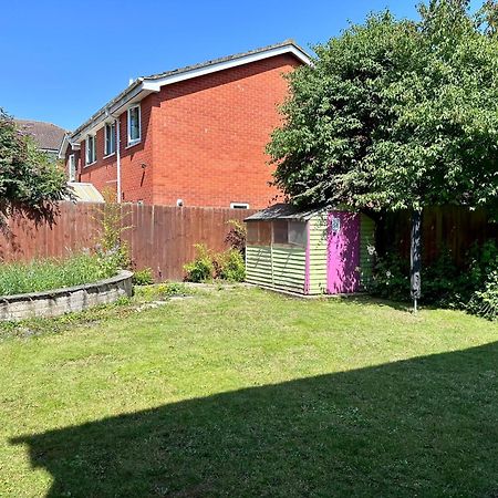 Beautiful House In South Cambridge, 14-Min Drive To The City Centre, Free Parking, No Sofabeds, Sleeps 6 Exterior photo