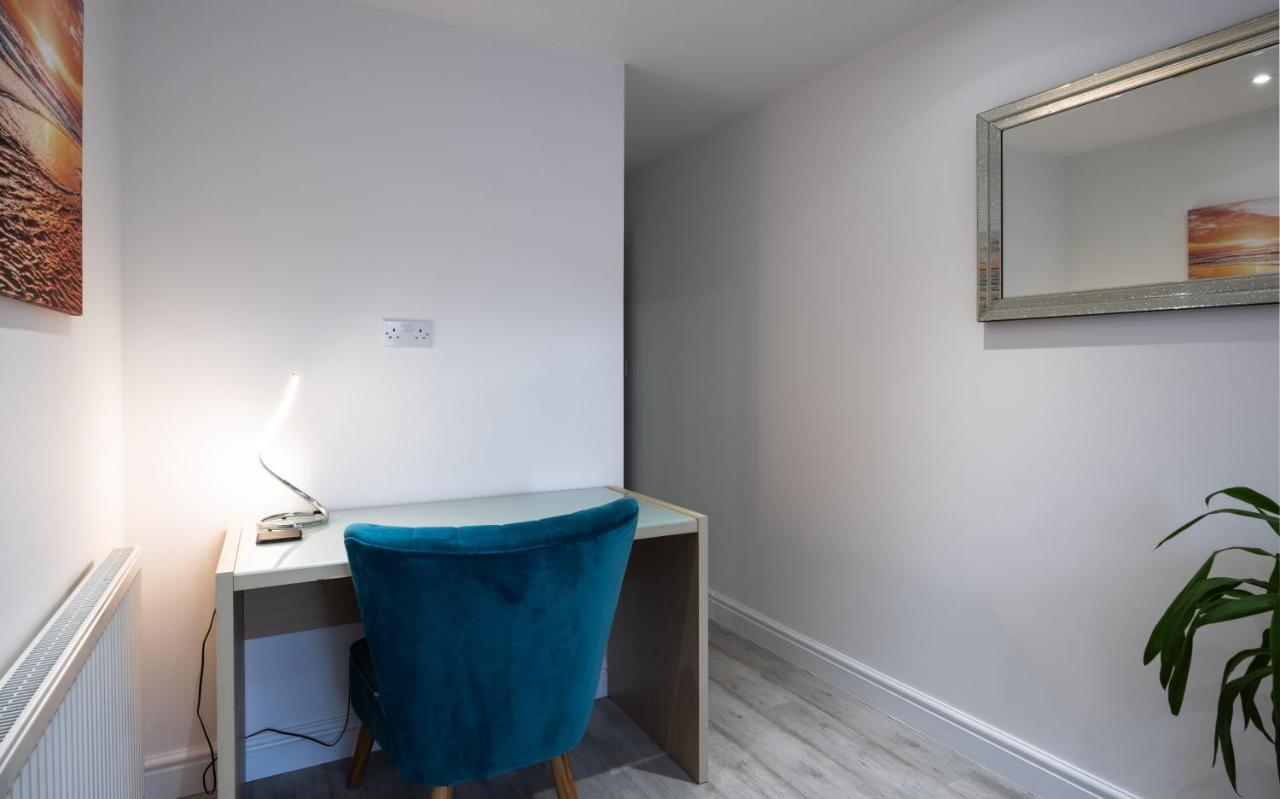 Beautiful House In South Cambridge, 14-Min Drive To The City Centre, Free Parking, No Sofabeds, Sleeps 6 Exterior photo
