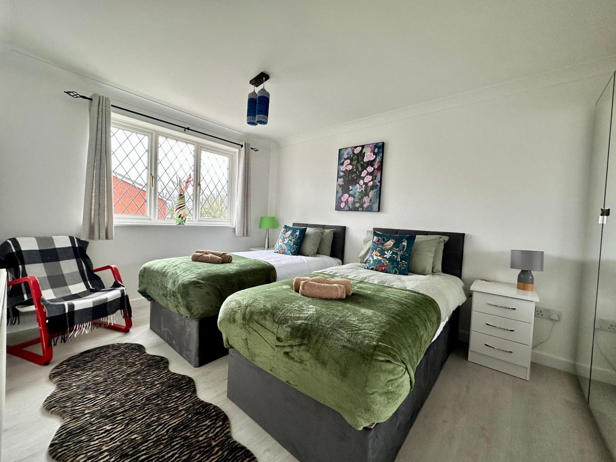 Beautiful House In South Cambridge, 14-Min Drive To The City Centre, Free Parking, No Sofabeds, Sleeps 6 Exterior photo